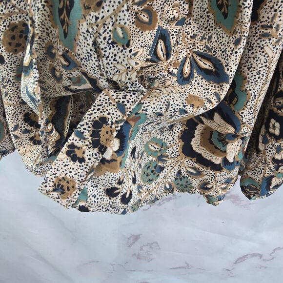 Evereve Shirt Women Medium Beige Blouse Popover Button Ruffle Long Sleeve Floral - Picture 10 of 13